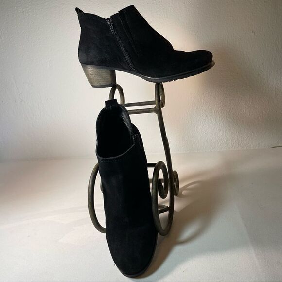 Eric Michael black suede ankle booties size 40 9.5 - Picture 3 of 12